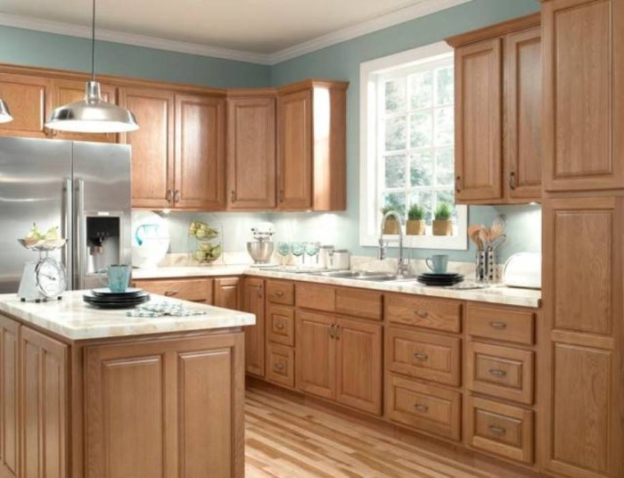 Kitchen decor ideas with oak cabinets