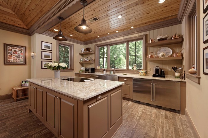 Black and brown kitchen decor